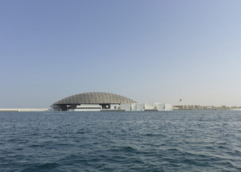 建筑設計--阿布扎比盧浮宮：光之雨，漂浮在海洋中的博物館